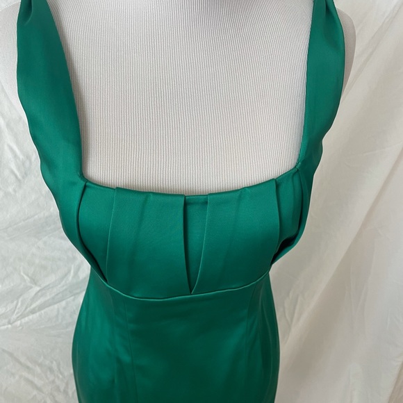 Green satin Calvin Klein dress. Size 2 - Picture 5 of 7